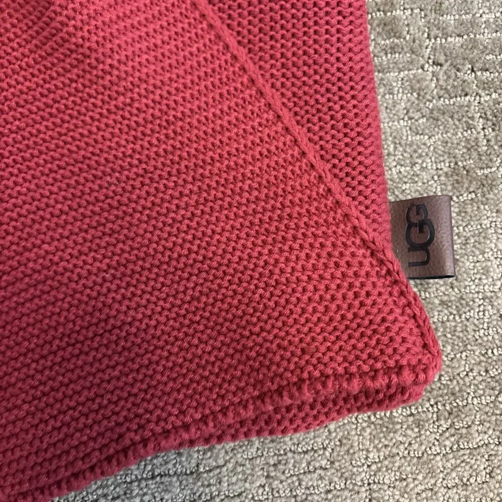 UGG Australia Oversized Knit Pillow 20x20‎ Red Bow Zipper Closure Heavy Holiday